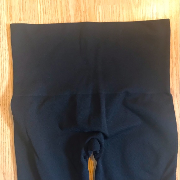 SPANX Black Seamless Leggings with Gold Ankle Zippers - Picture 3 of 6